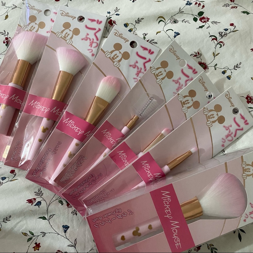 Pastel pink Disney beauty tools set 1